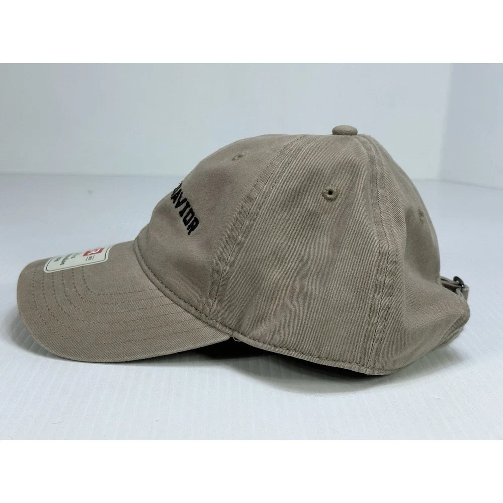 It's A Richardson OSFM Model 326 Smart Comfortable Baseball Cap Model Behavior